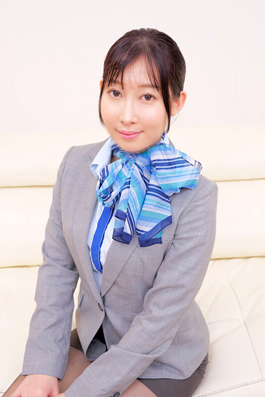 航空会社勤務の現職キャビンアテンダントさん女性経験無しのシャイな童貞の悩みを解決してもらえませんか？フル勃起した童貞チ○ポにフライト帰りでムラムラしてるCAさんが赤面発情！？