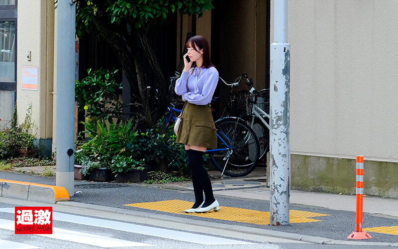 逃げても背後からホジくりまくるバック手マンで潮を吹かされ続け屈服する敏感女子大生