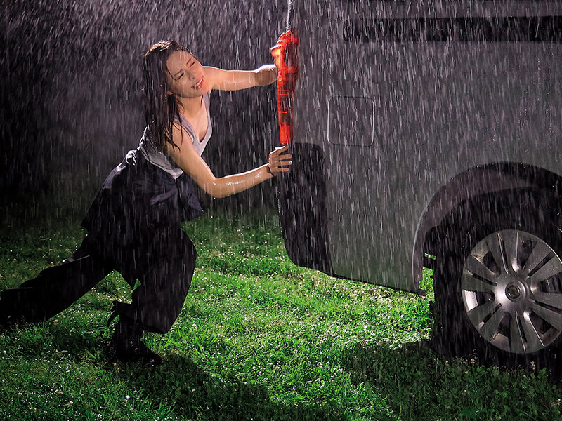 ガテン女上司と突然の豪雨で現場から帰れなくなり…カラダを温めあううち色っぽい濡れ髪濡れ肌に理性爆発ワゴン車が揺れるほどカーセク中出ししまくった 都月るいさ