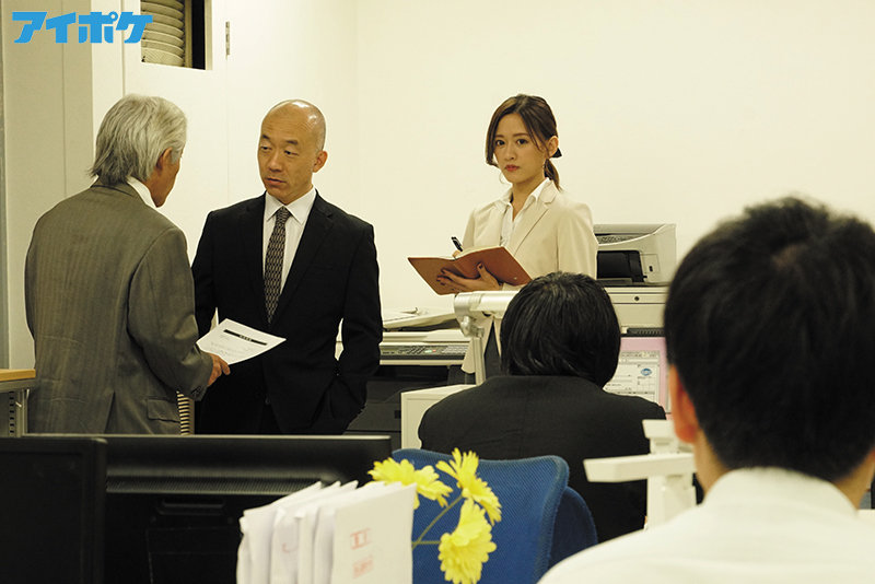 社長室で妻が勤務中に中出しされてるんです… 「お前は俺が独占する…」大嫌いな社長に嫌々ねっとり接吻と連日連夜中出し人妻秘書 社長は異常性欲者。 希島あいり