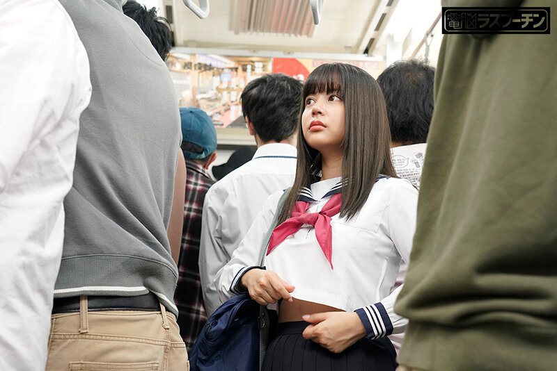 満員電車で羽交い絞めにされセーラー服の下から見えた乳首を強●開発される爆乳女子○生 夕美しおん