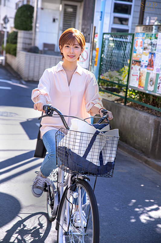 保育園に子供を送ってから迎えまでの8時間…長男のサッカースポ少のコーチと、不倫セックスしまくっている絶倫ママチャリ妻。 紗倉まな