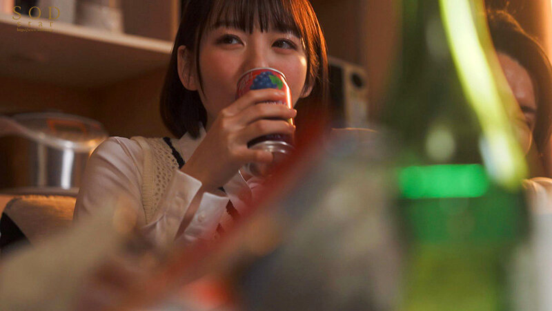 宅飲みNTR ヤリチン男たちが計画したサークルの宅飲み。酔いつぶされた彼女は僕の目の前で輪●レ●プされて、みんなに中出しされていました。 西元めいさ