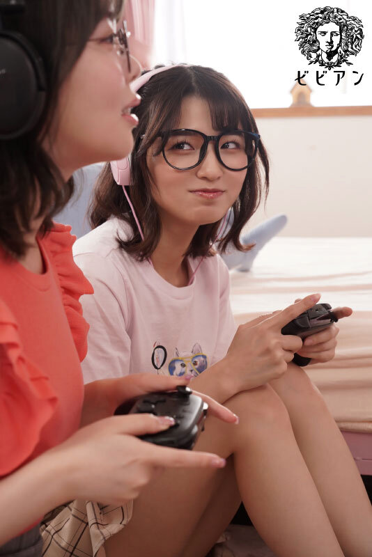 オタク女子会レズビアン SEXの快感にハマったゲーマー女子が無課金でイキまくり絶頂コンティニュー超乱交！ 倉本すみれ 百瀬あすか 市井結夏 姫野らん