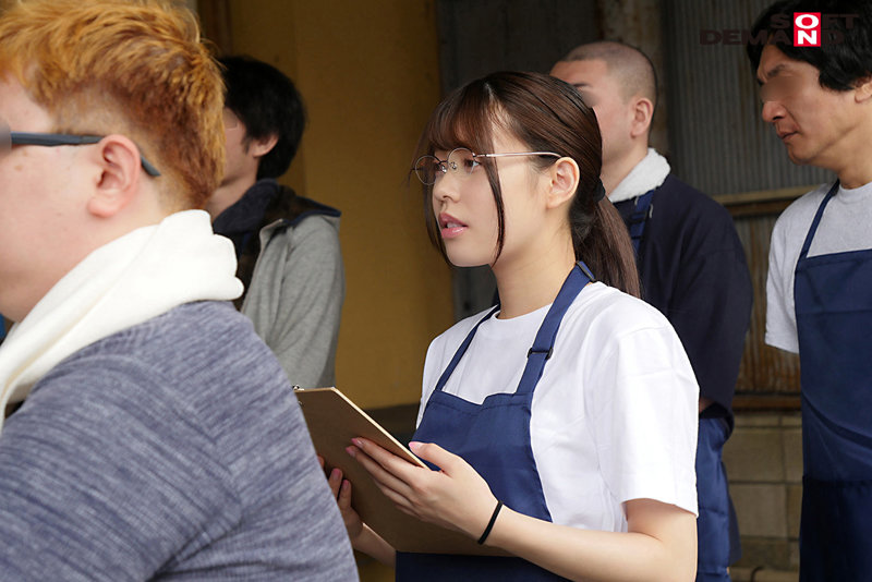 仕分け作業中にムラついたら、即ヌイてくれる倉庫バイトの女子大生。地味な見た目で下品にバキューム。しかも精飲OK。