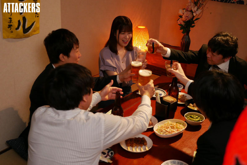 会社の飲み会で酔い潰れた部下を家まで送ったら、そのまま朝まで一晩中ヤリまくってしまった。 二宮ひかり