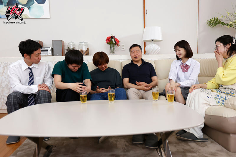 聖水ファミリーへようこそ！ 飲尿中毒な義父たちとの恥ずかしお漏らし生活 倉本すみれ