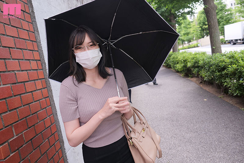 練馬の真面目な事務職 OL さん。脱いだら凄い地味メガネ巨乳。推定 H カップ。経験人数 3 人。オナニーしない。 もちろん SEX は彼氏だけ。 都合の良いオンナが、ぶるぶるガン突かれ、絶倫チ○ポでイキ狂いデビュー。 さきさん。