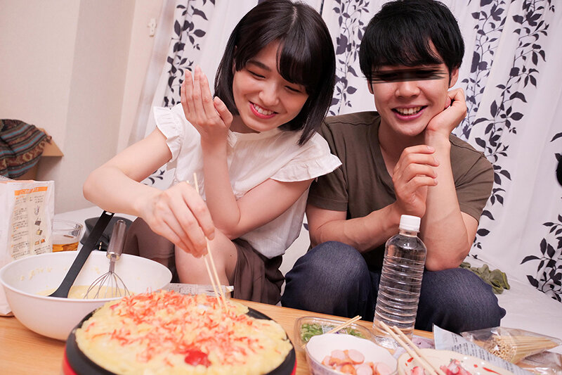 内緒でエグい看護してくれた美人ナースを部屋に誘って生ハメしたら何度も求めるヤリマンだった