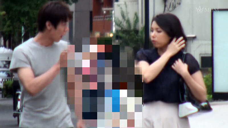 街行く清楚系奥さまをナンパ！AV鑑賞や夫婦生活の夜の営み…赤裸々インタビュー！旦那さんとご無沙汰の奥さまは快楽の沼にハマり乱交連続ナマ中出し交尾！