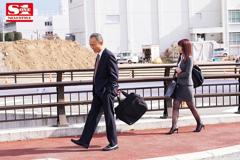 大嫌いなセクハラ上司と温泉旅館で強●相部屋させられて…絶倫中年オヤジに無理やりイカされ続けたチェックアウトまでの12時間 潮美舞