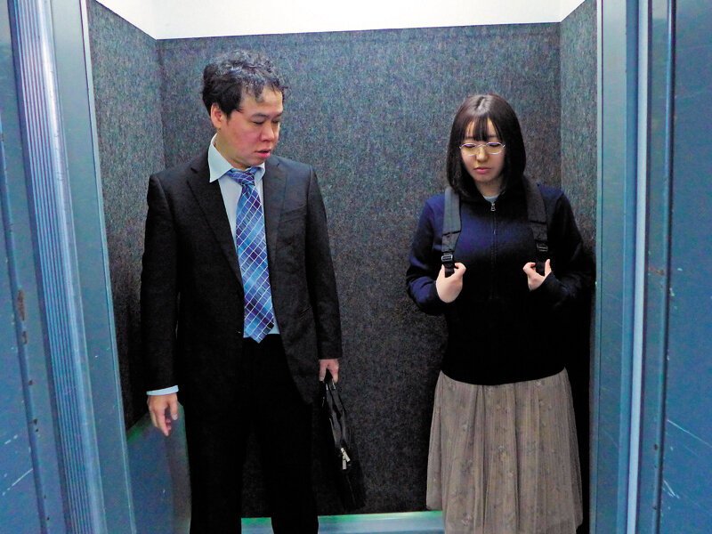 オキニのコスプレエロ配信者は向かい部屋のJDだった！オナニー配信中に突撃して激ピスFUCKで爆乳ぶるんぶるん！ 東雲はる